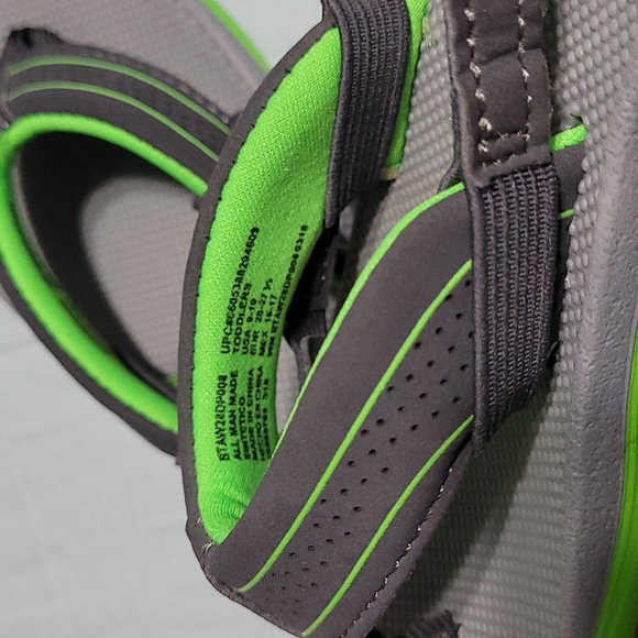 🎉HP🎉Sandals. Toddler 9/10. Gray/green. - Picture 3 of 5
